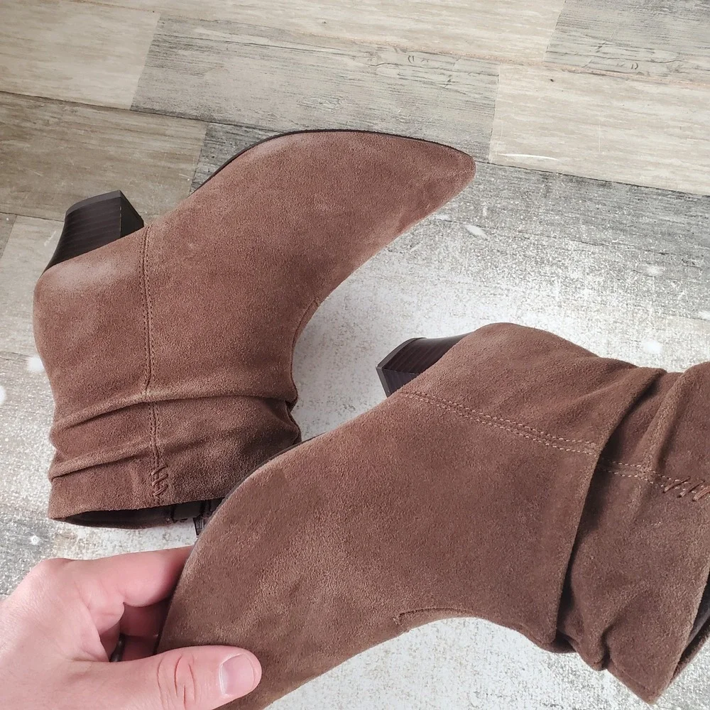 Clarks Teresa Skip Womens Ankle Booties Sz 6.5 W Beige Pointed Toe Block Heel